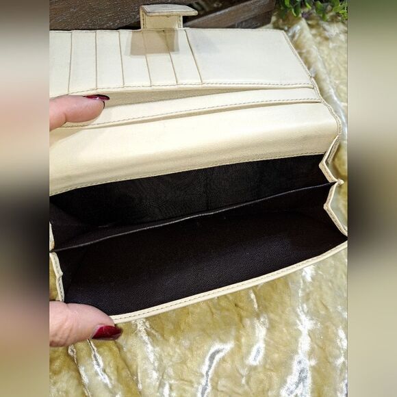 Authentic Gucci GG Wallet - Picture 5 of 17